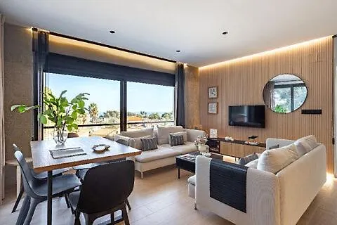 Diseño Y Luz Mediterránea En Apartamento